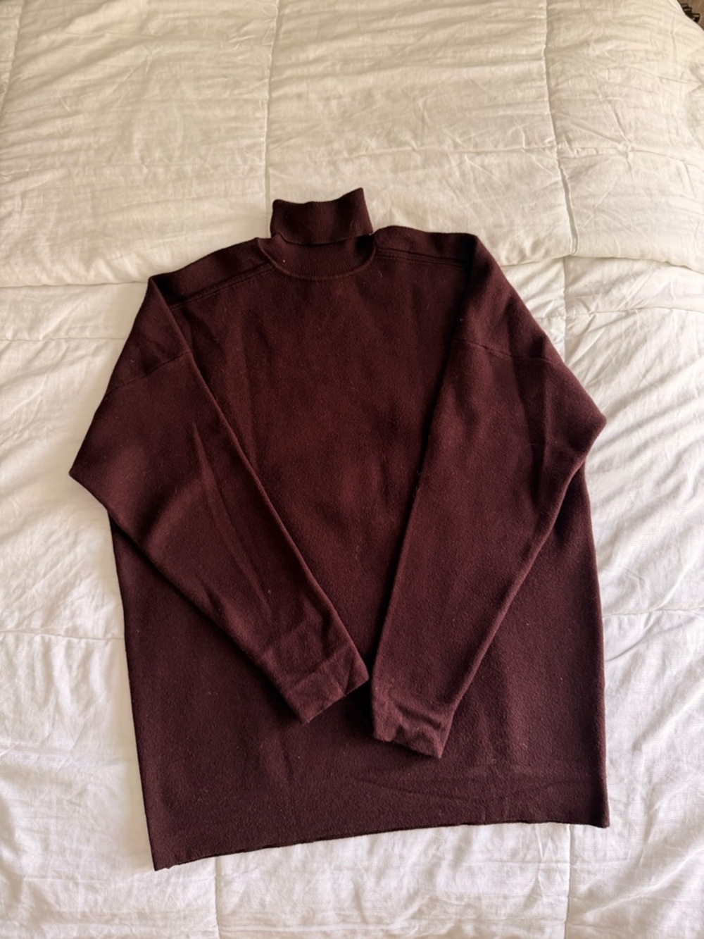 Zara Men's Turtleneck Sweater in Dark Burgundy
